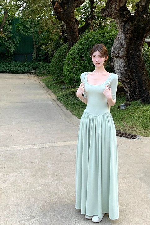 Cold-toned U-neck A-line dress