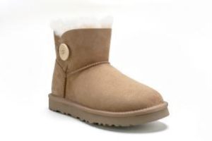 Wood Button Normal Tube Sheepskin Boots